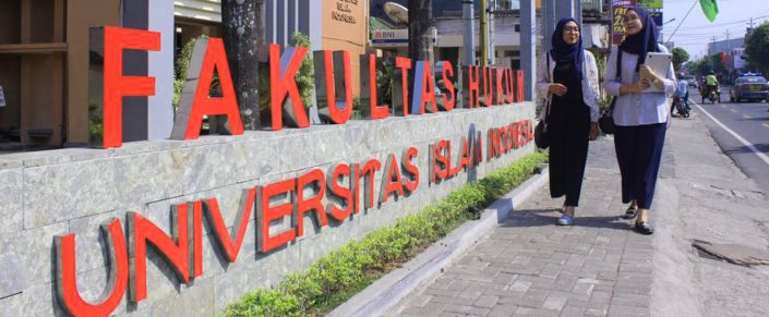 en Law UII Yogyakarta 1