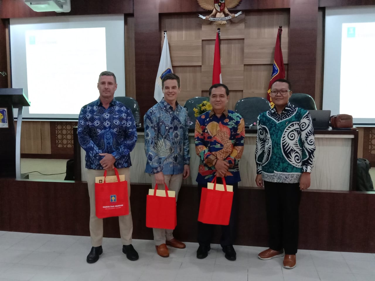 Faculty of Law UII Holds Visiting Professor from Australia ...