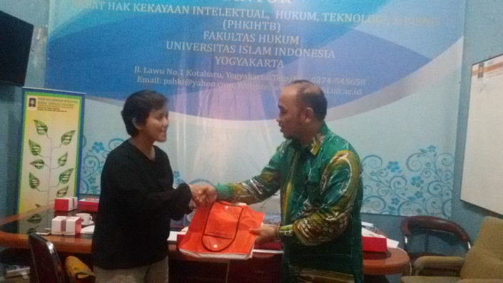 Comparative Study of IPR Management by LPPM UNPAR Team Bandung at the Center IPR FH UII